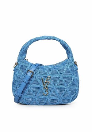 Sac à main bleu texturé avec motif losange matelassé, poignée supérieure incurvée, bandoulière réglable et logo argenté V73 sur le devant.