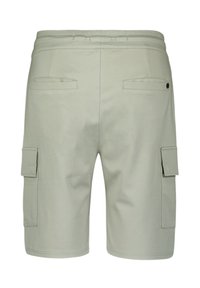 Lichtgroene cargo shorts met een platte tailleband, twee zijzakken en twee achterzakken. Gladde textuur en knielange uitvoering.