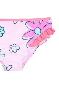 Różowy dół bikini z kwiatowym wzorem w odcieniach niebieskiego i różowego. Zawiera falbany po bokach, wykonany z elastycznego materiału do pływania.