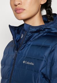 Columbia LAKE 22™ LONG HOODED JACKET - Manteau en duvet - collegiate navy