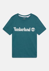 Bawełniany t-shirt w kolorze morskim, z krótkimi rękawami i okrągłym dekoltem, z białym logo "Timberland" oraz emblemą drzewa na przodzie.