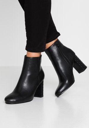 Enkellaarsjes met hoge hak - black