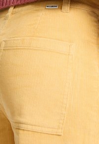 BE FREE - Bukser - yellow