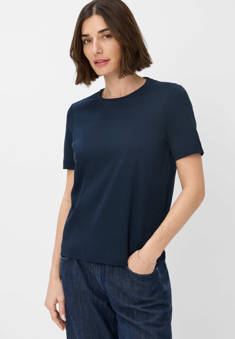Marineblaues T-Shirt mit kurzen Ärmeln und Rundhalsausschnitt, aus glattem Stoff gefertigt. Verfügt über eine lässige Passform und dezente Nähte.