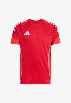 Rotes Sport-T-Shirt aus feuchtigkeitsableitendem Material, mit weißen Streifen auf den Schultern und einer schmalen Passform. Enthält das Branding "AEROREADY".
