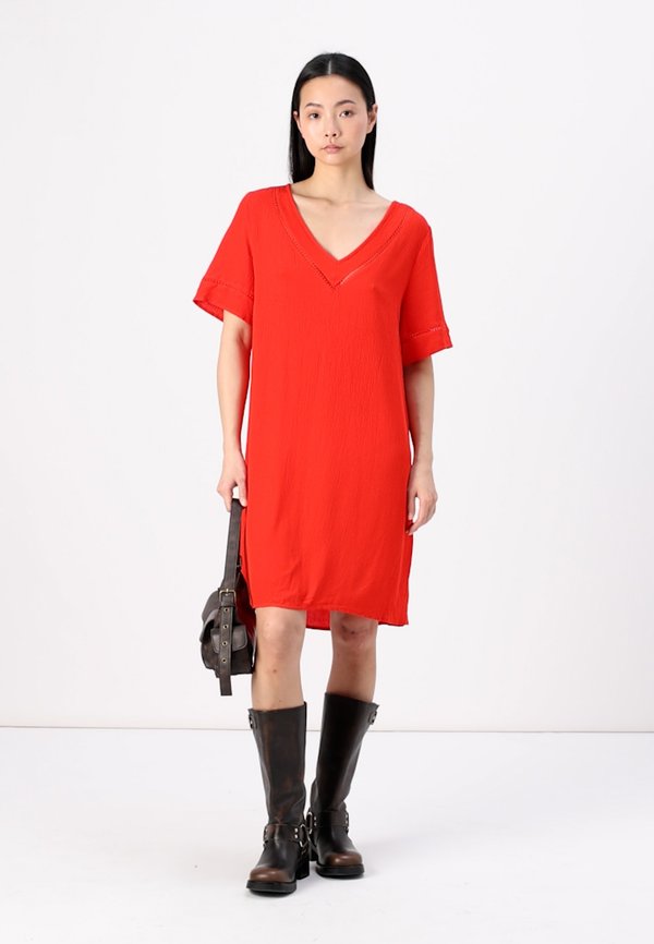 VIMESA DETAIL V NECK DRESS - Day dress - flame scarlet3
