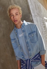 Levi's® RELAXED WESTERN - Camisa - blue icy