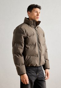 Lindbergh CROPPED SEAMLESS PUFFER JACKET - Zimska jakna - khaki