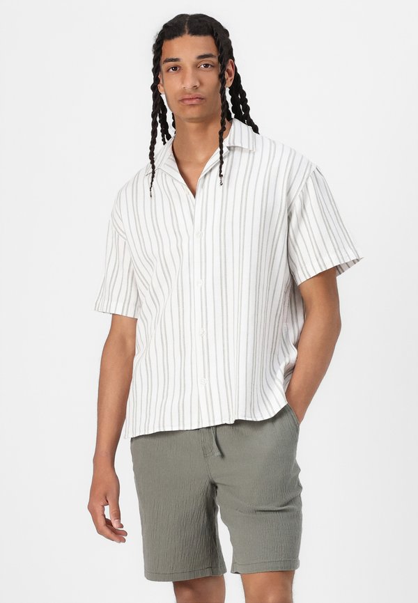 JPRCCMONTANA DOBBY  - Shirt - four leaf clover4