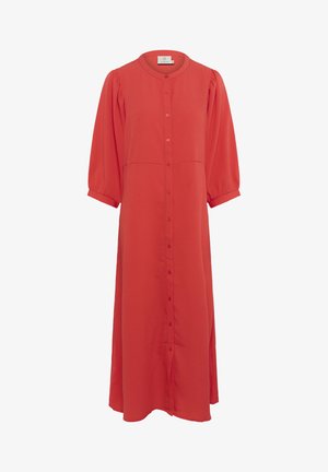 Röd, midi-lång klänning med rundad krage, knappstängning fram, puffärmar och textilstruktur. Har sidoflikar för rörelse.