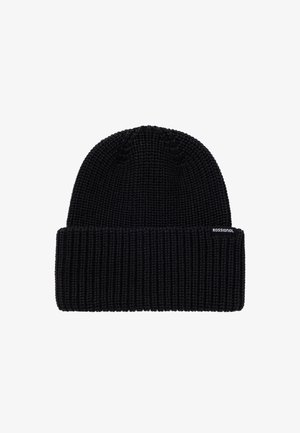 Schwarze gestrickte Mütze mit einem gerippten Muster und einem umgeschlagenen Saum. Auf der Seite befindet sich ein kleines weißes Logo-Tag.