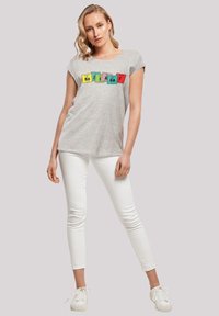 F4NT4STIC EXTENDED SHOULDER  'BIG BANG THEORY BAZINGA ELEMENTS' - Triko s potiskem - heather grey