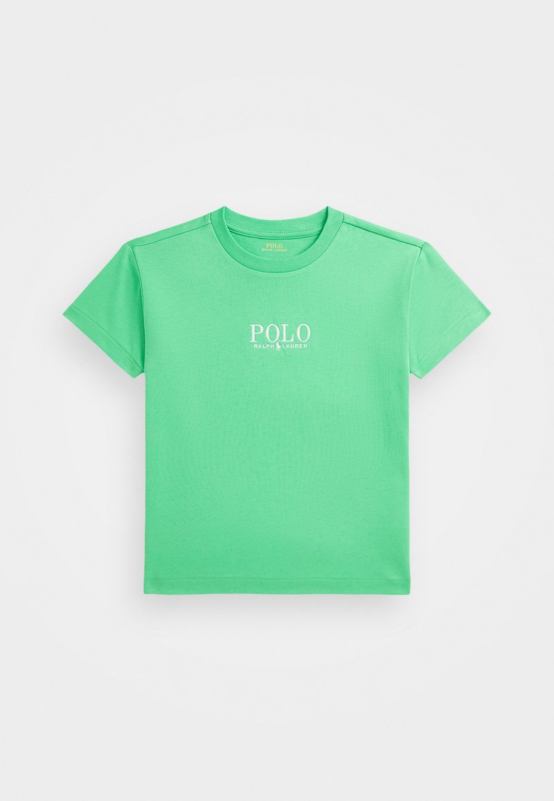 Zelené tričko s krátkymi rukávmi vyrobené z bavlny. Má okrúhly výstrih a biely logo "POLO" na hrudi. Hladká textúra látky.