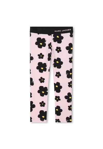 Vaaleanpunaiset trikoot mustalla kukkakuviolla, jossa on keltaiset keskiosat. Musta vyötärö, johon on kirjailtu "MARC JACOBS" -logo. Joustavaa materiaalia.