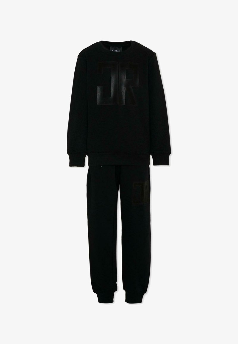 Ensemble sweat-shirt noir à manches longues et pantalon assorti avec logo "JR" embossé sur le devant et la cuisse gauche, poignets et ourlet côtelés.