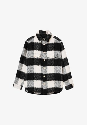 Mustavalkoruudullinen flanellipaita, jossa on kaksi rintataskua, napitettava edusta ja pehmeä, kalanruotokuvioitu pintatekstuuri.