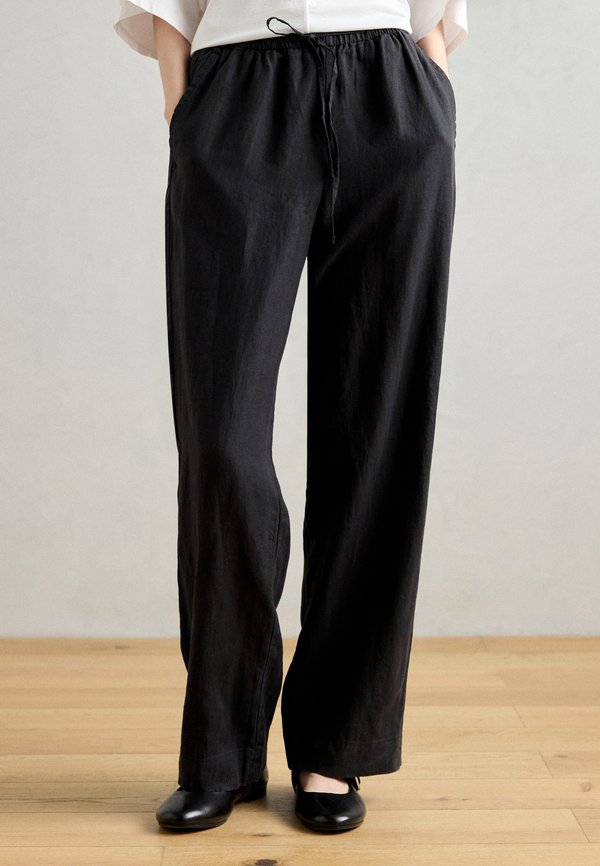 PANTS JOGGER STYLE STRAIGHT LEG MEDIUM WAIST DRAWSTRING AT WAIST - Trousers