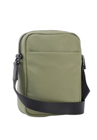 Borsa a tracolla in nylon verde oliva con una texture liscia, forma rettangolare, tasca frontale e tracolla nera regolabile.