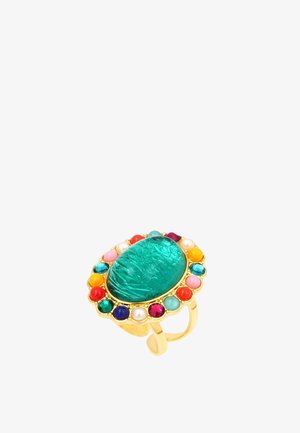 Bague en or avec une grande pierre ovale bleu sarcelle au centre, entourée de petites pierres précieuses rondes multicolores et de perles.