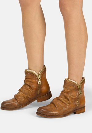 Classic ankle boots - couro