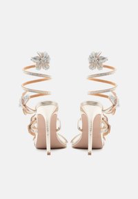 Simmi London KEONI - Sandale - gold-coloured metallic