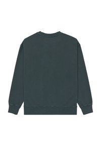Felpa verde scuro con scollo rotondo, polsini e orlo a costine. Presenta una texture liscia e un design minimalista, senza loghi o motivi visibili.