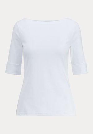 Hvit, tettsittende topp med bred utrigning og trekvartlange ermer, med rullede mansjetter. Laget av glatt, lett materiale.