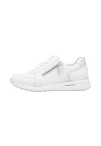 Sneaker blanche avec une surface texturée, des accents argentés, une fermeture éclair à l'avant et une semelle en caoutchouc blanche. Comprend des lacets pour un ajustement réglable.