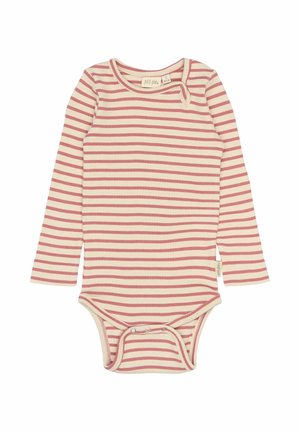 Detský bodysuit s dlhými rukávmi na krémovom pozadí s hrdzavými horizontálnymi pruhmi; obsahuje rebrovanú textúru a zapínanie na patentky.