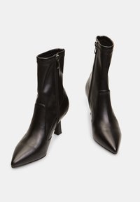 Bata Botine clasice - schwarz