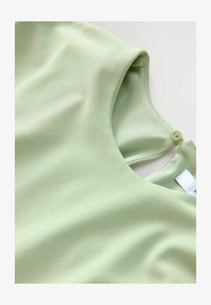 Hele rohelise värvi sleeveless top, mis on valmistatud siledast kangast. Omab nööbiga kinnitamist ja lõiget seljaosas. Pehme tekstuur, minimaalne õmblemine.