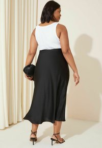 Curves Like These BIAS MIDI REGULAR FIT - A-linjekjol - black