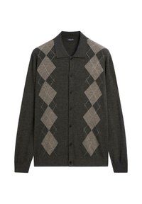 Donkergrijze cardigan met een kraaghals, voorzien van een beige en lichtgrijze ruitpatroon en knoopsluiting aan de voorkant.