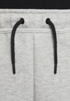 TECH FLEECE - Short - grauschwarz