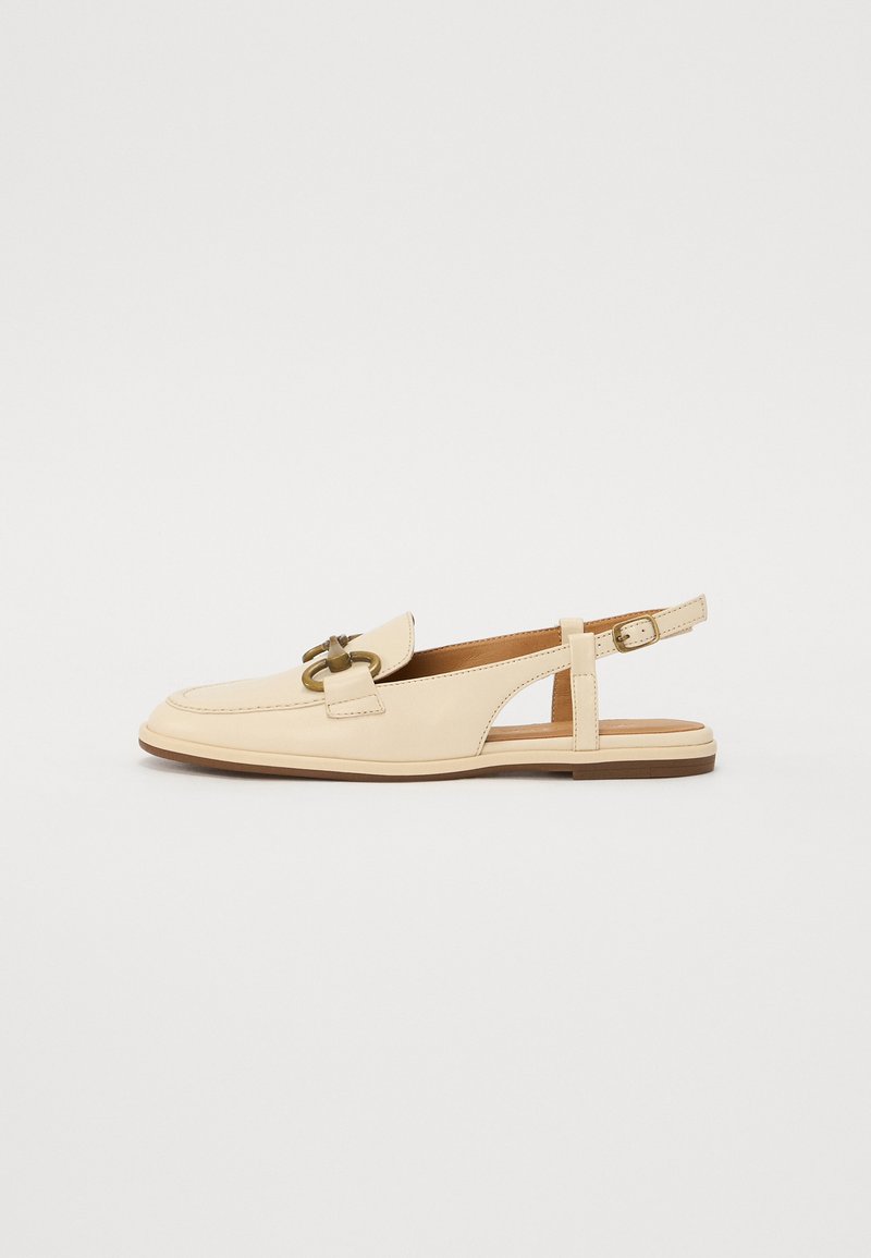 Bēša ādas slingback kurpes ar platu zoli, ar dekoratīvu sprādzi un slēgtu pirkstu dizainu. Gluda tekstūra un minimāli šuvumi.