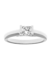 Sølv ring med en glat skæft, der har en firkantet, klar sten indsat i et minimalistisk design, der fremhæver rene linjer og en poleret overflade.