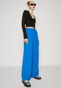Vero Moda Tall VMALVA WIDE - Püksid - skydiver