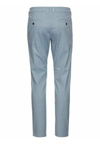 Lichtblauwe katoenen broek met een recht-model ontwerp, voorzien van twee achterzakken met donkere knopen en een riemlus bij de taille.