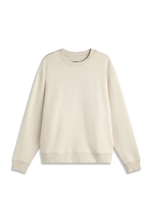 Sudadera beige con cuello redondo, mangas largas, puños y dobladillo acanalados, extendida sobre un fondo blanco.