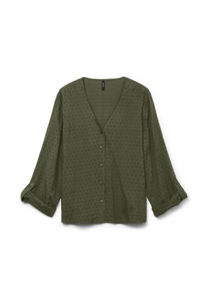 Olivengrøn bluse med v-udskæring, knaplukning foran og tre kvarte ærmer. Struktureret stof med små oprettede polka prikker.