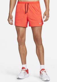 STRIDE - Sport rövidnadrágok - bright crimson black