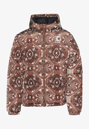 Pruun puff-jakk, millel on geomeetriline lillemuster tumepunasel ja valgel. Sisaldab lukuga eesmist osa ja kapuutsi. Pehme, tikitud tekstuur.