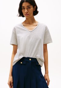 Tommy Hilfiger MODERN - Print T-shirt - calico/dark night navy