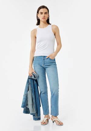 - Jeansy Slim Fit