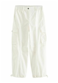 Pantalons cargos blancs en tissu léger, dotés d'une taille avec cordon de serrage, de poches latérales et de poignets élastiques aux chevilles.
