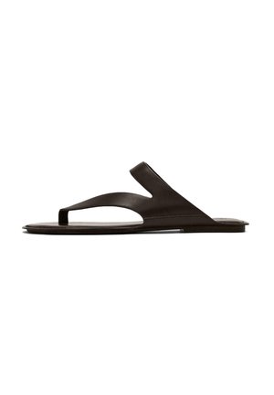 Sandale plate noire au design minimaliste, avec une boucle pour l’orteil et une large bride unique sur le pied.
