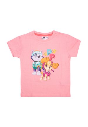 Rosa kurzärmliges T-Shirt aus Baumwolle mit Cartoon-Hundekaraktern, bunten Akzenten und einem "P"-Grafikdesign in der Mitte.