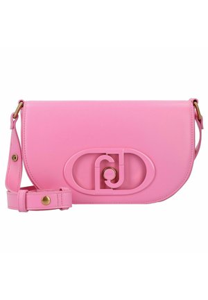 Borsa a tracolla in pelle rosa con forma curva, caratterizzata da un dettagli in metallo con logo prominente e una tracolla removibile. Tessuto liscio.