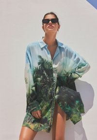 Next COVER-UP REGULAR FIT - Strandaccessoire - green blue scene print