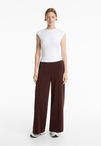 OYSHO SOFT-TOUCH STRAIGHT-LEG WITH CREASE - Donji dijelovi trenirke - mottled brown